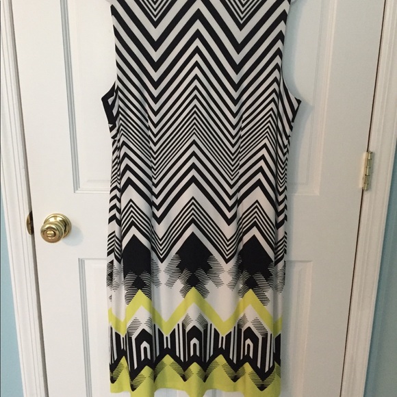 Chevron Black and White sleeveless summer dress - Picture 5 of 5